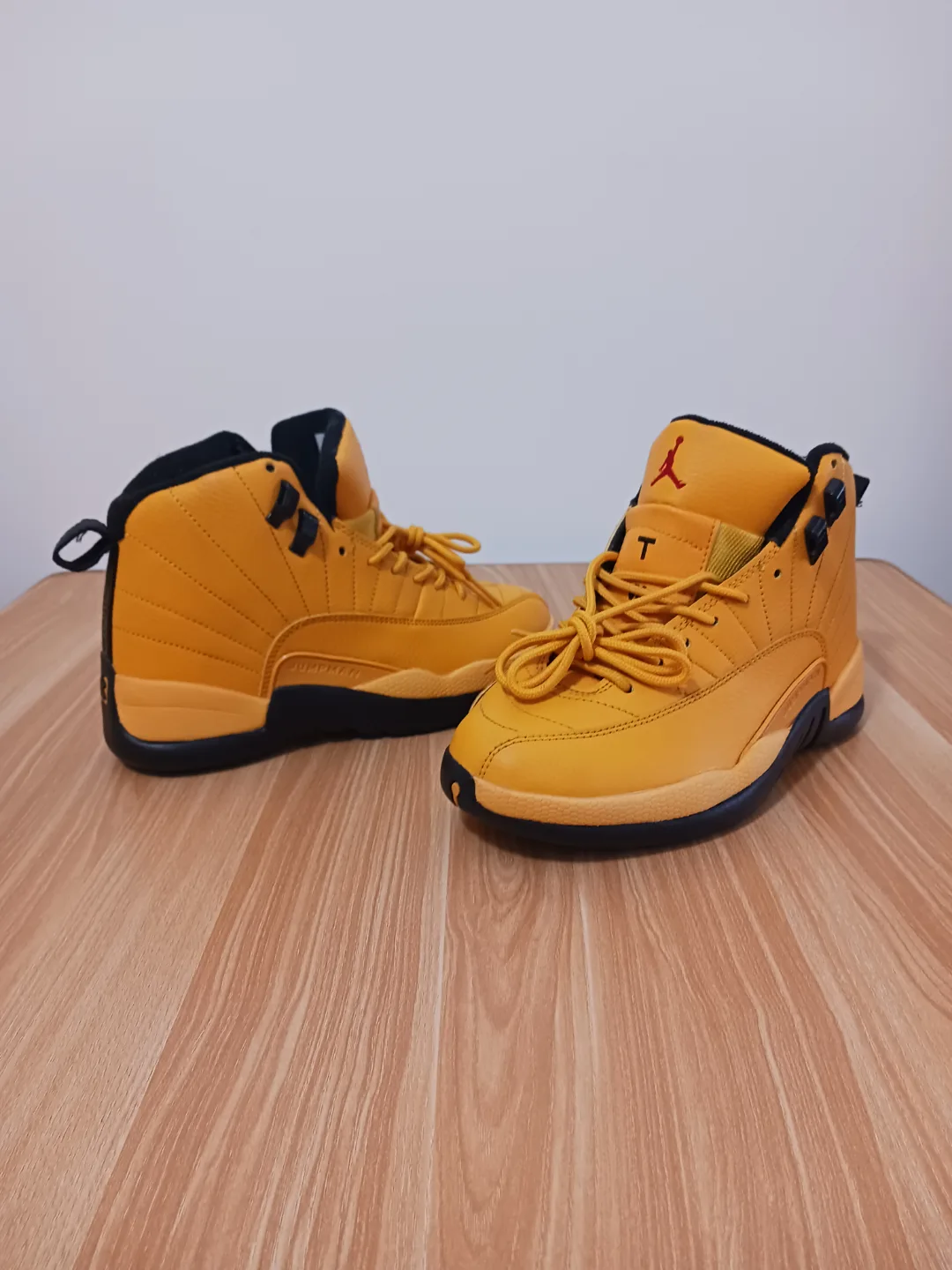 Air Jordan 12 Retro GS Taxi Yellow thumbnail