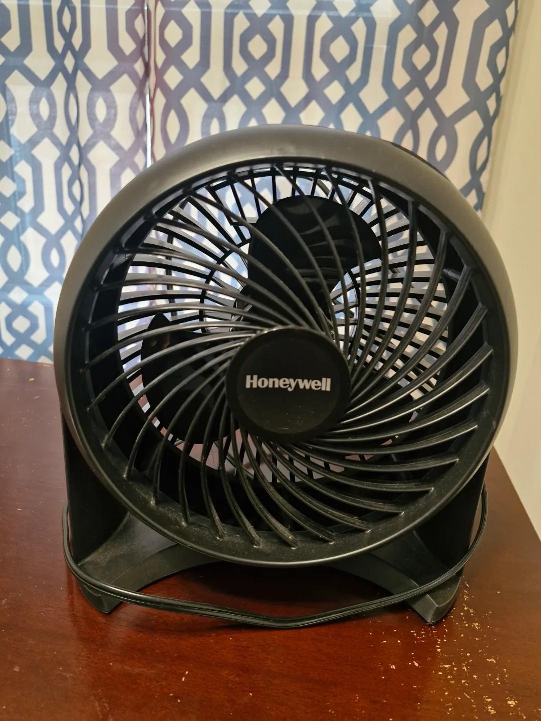 Honeywell Small Personal Fan thumbnail