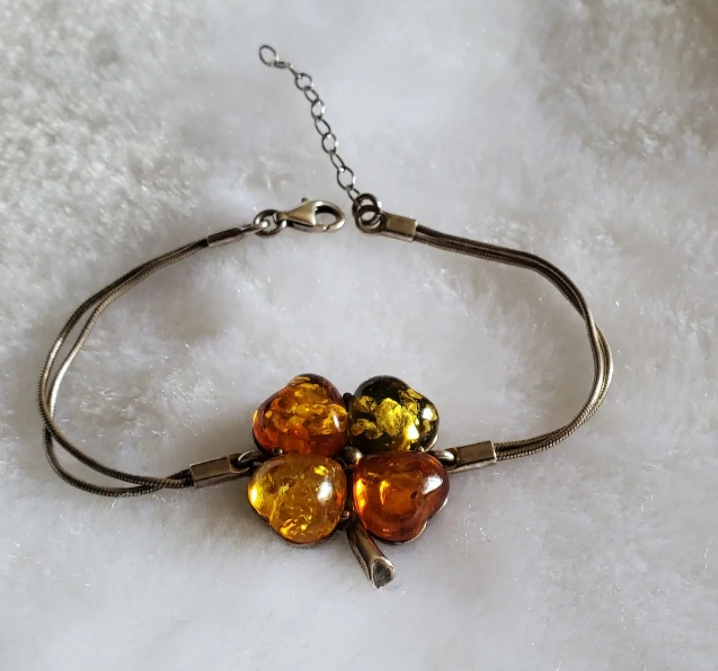 Amber Four-Leaf Clover Bracelet image indicator(2)
