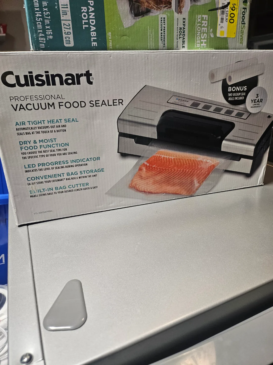 NEW CUISINART PROFESSIONAL VACUUM FOOD SEALER WITH BOX OF ROLL, image indicator(2)