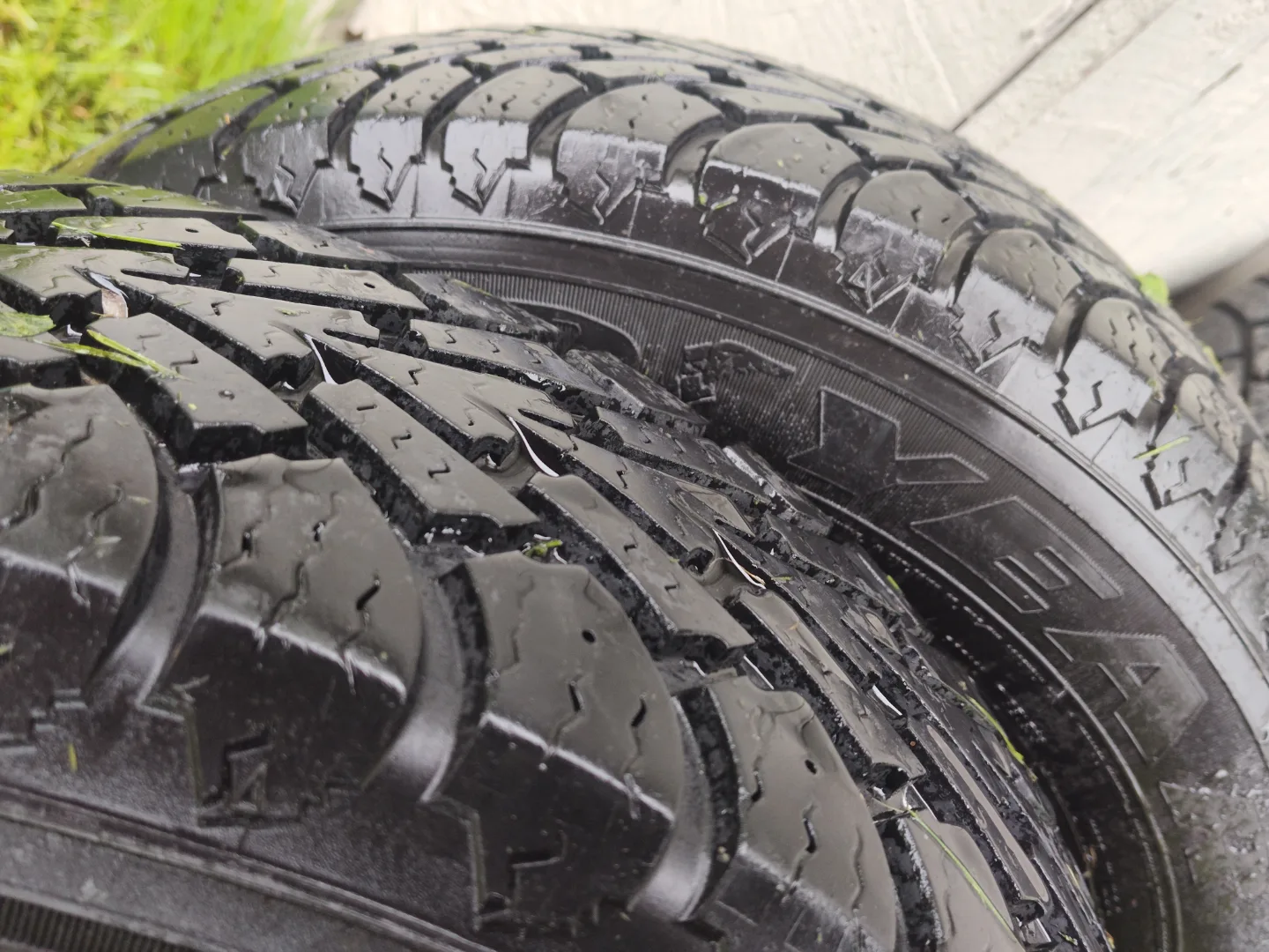 Used Goodyear Nordic Winter Tires -🏒 Size P195/65R16 image indicator(3)