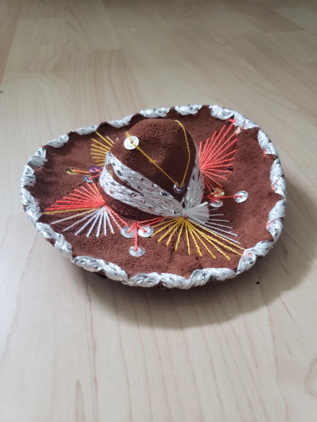 Miniature Embroidered Sombrero 🏒
