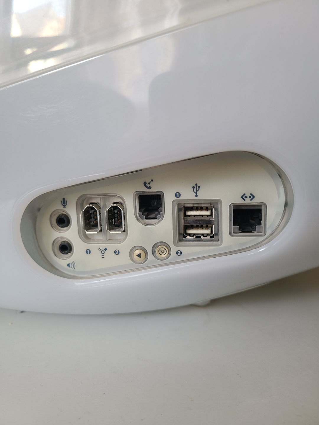 Vintage Apple iMac G3 Snow – Powers On, No OS, Minor Crack - photo 3