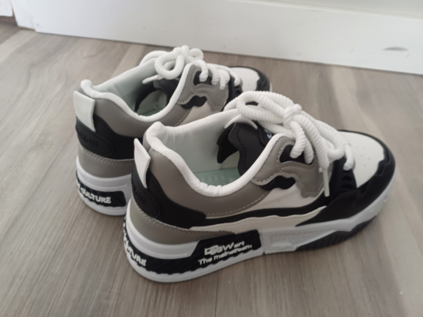 New Stylish Grey and White Sneakers - photo 2