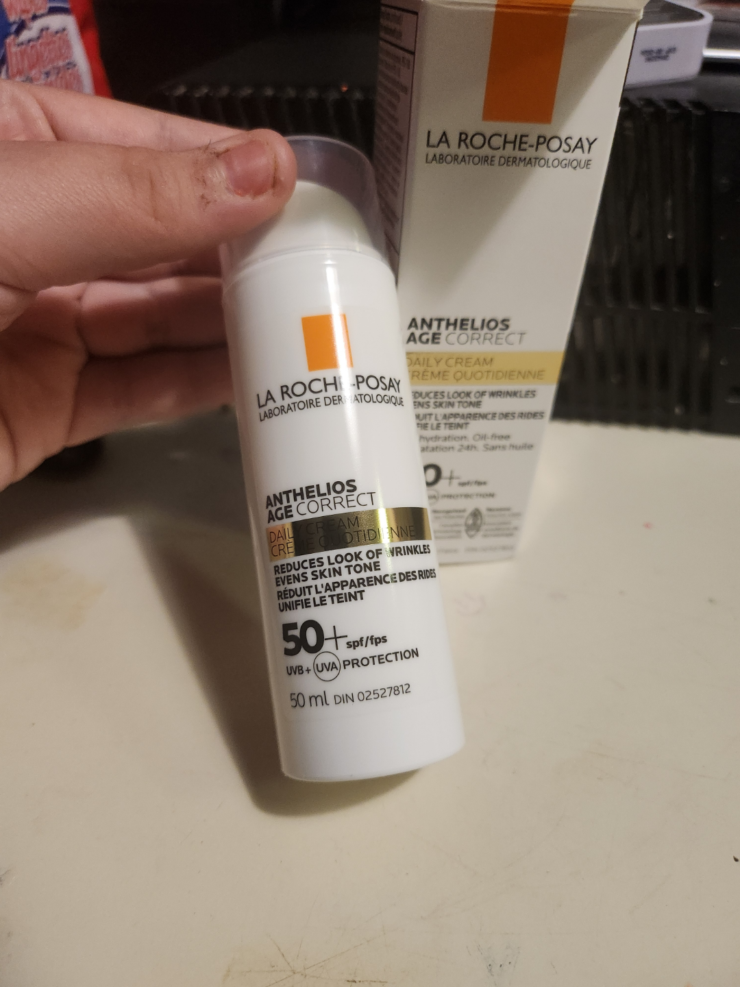 La Roche-Posay Anthelios Age Correct SPF 50+ Daily Face Cream - photo 4