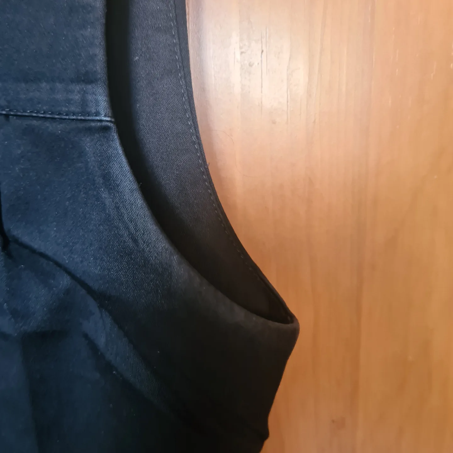 🧡 Black Sleeveless Mini Dress Size 8 image indicator(4)