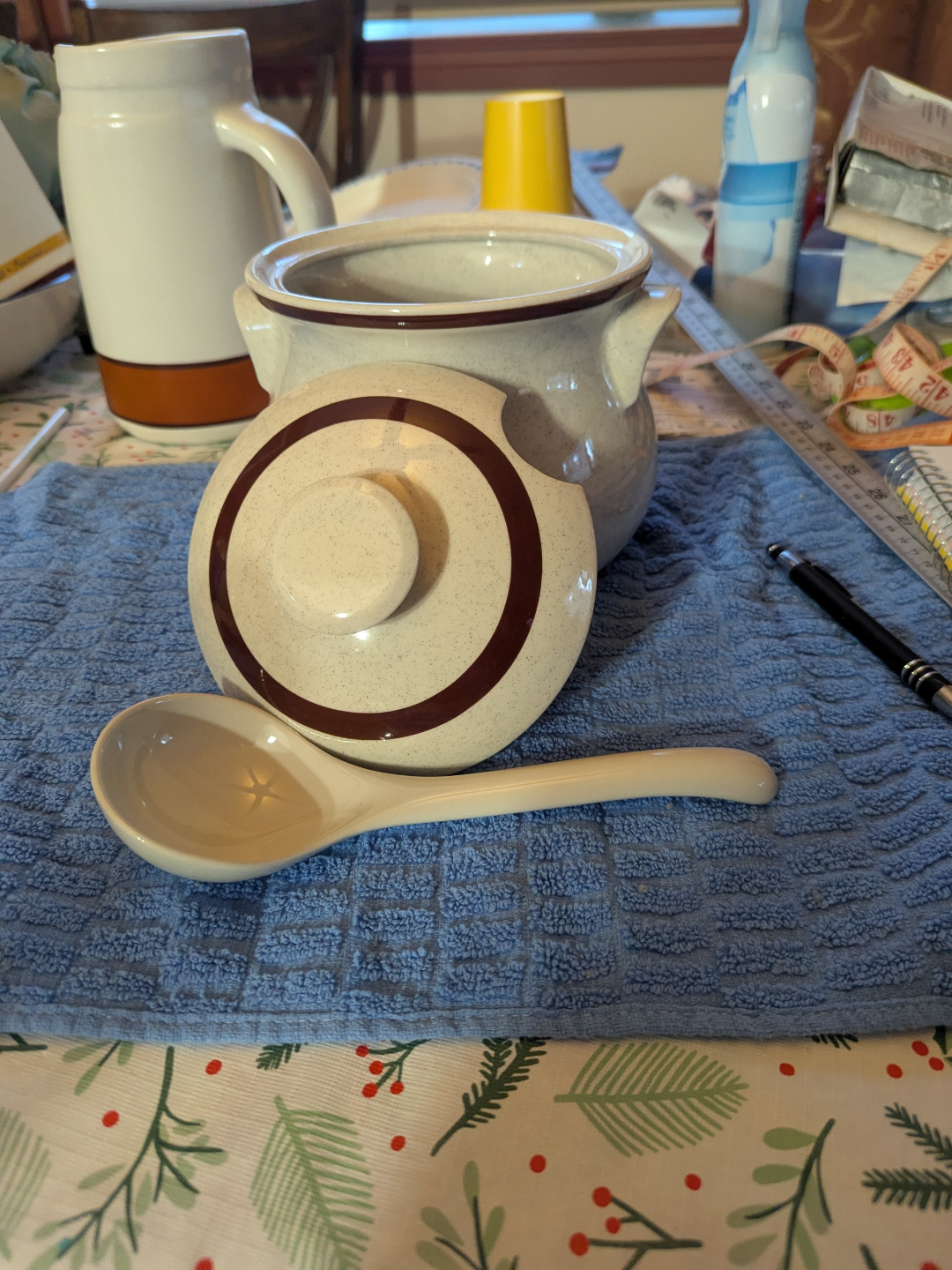Vintage speckled ceramic soup tureen with lid and spoon - photo 4
