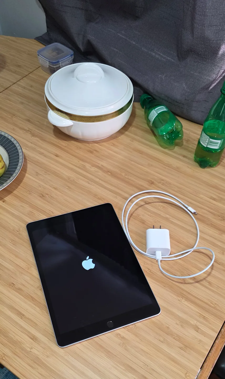 Apple iPad 9th Gen 64GB WiFi only thumbnail