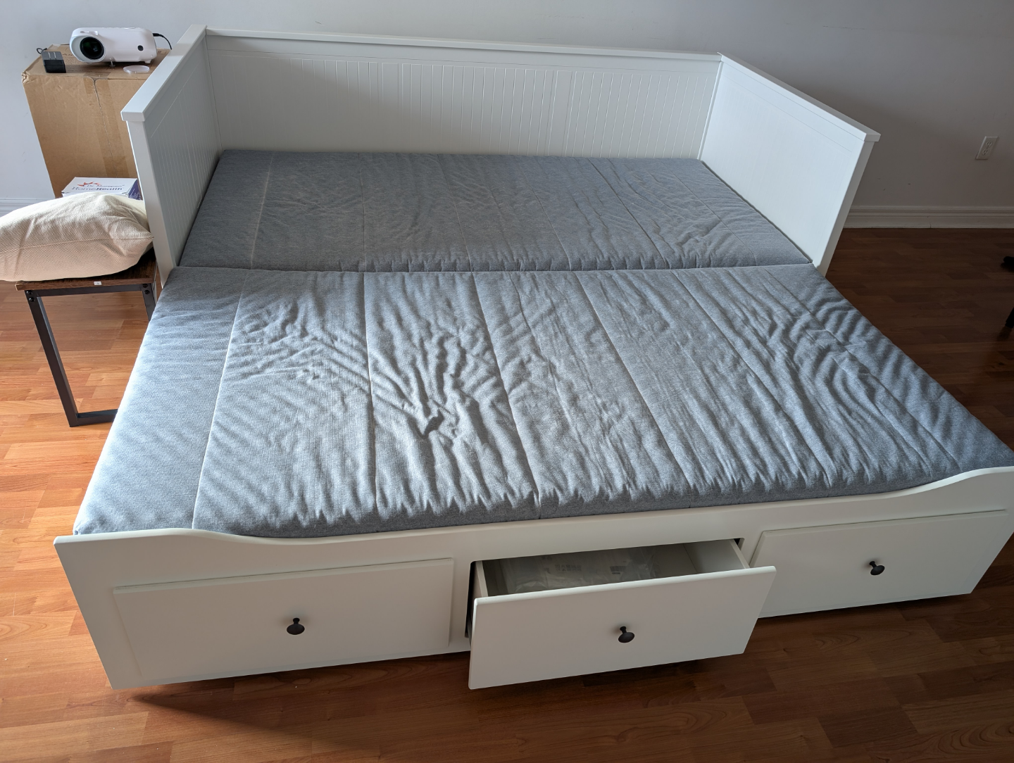 IKEA Hemnes Day Bed with 3 Drawers and Mattress. - photo 3