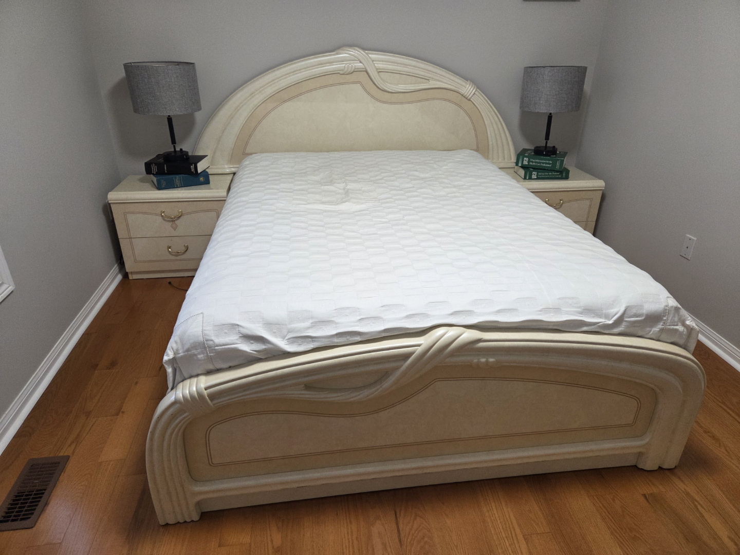 Queen-size bedroom set