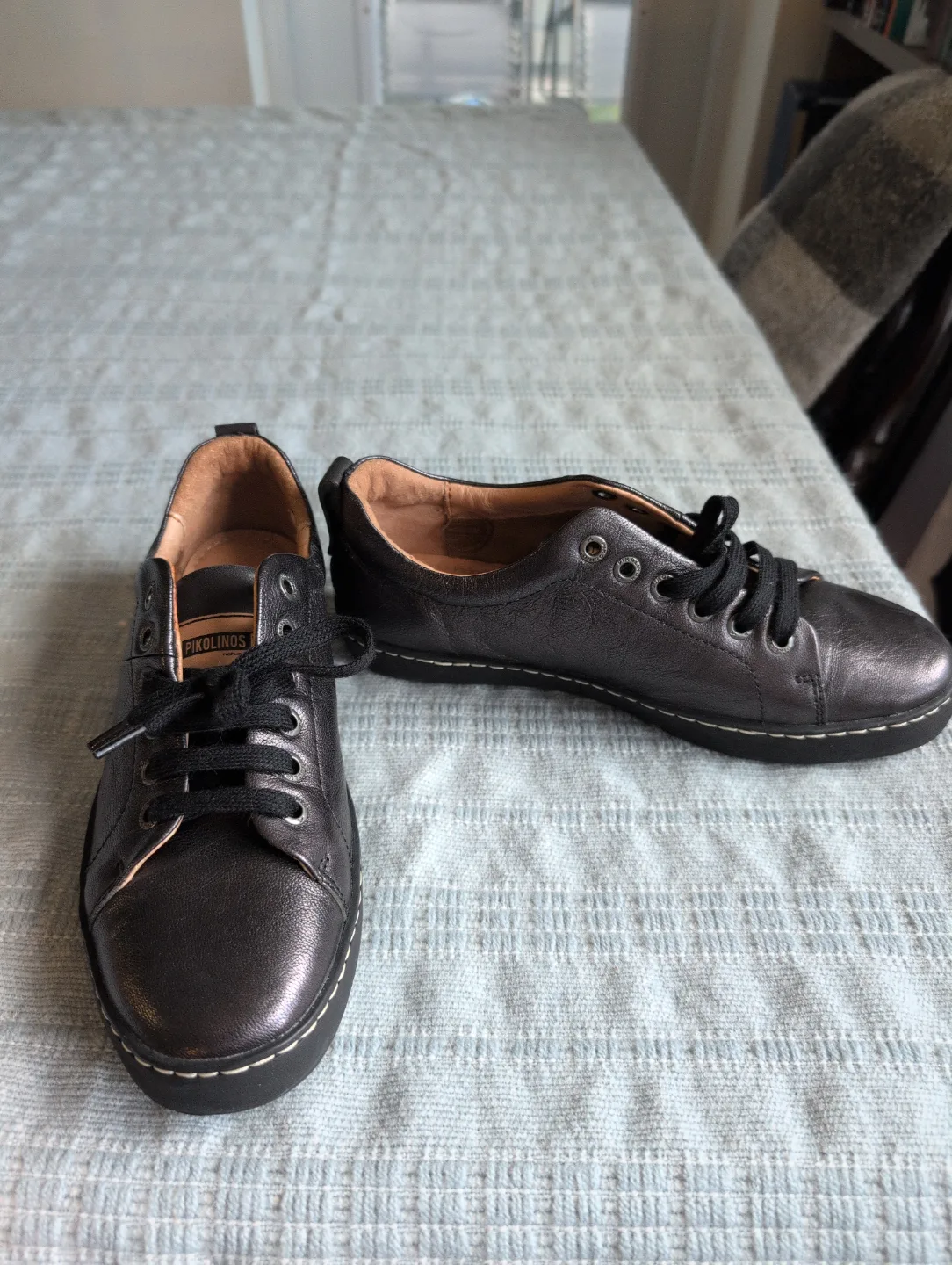 Pikolinos Women's Black Leather Sneakers image indicator(2)