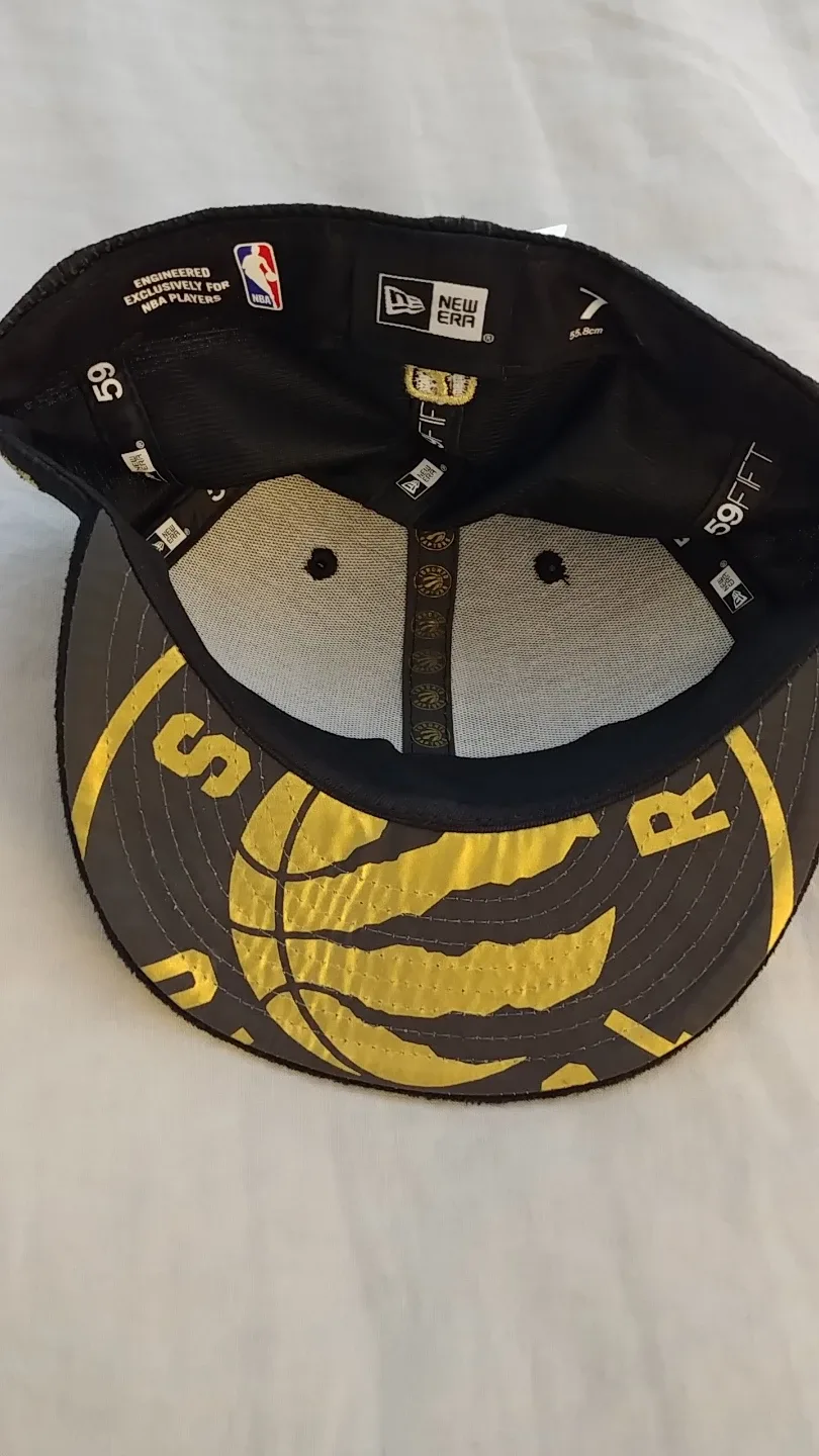 New Era Toronto Raptors 59Fifty Fitted Hat - Black/Gold image indicator(2)