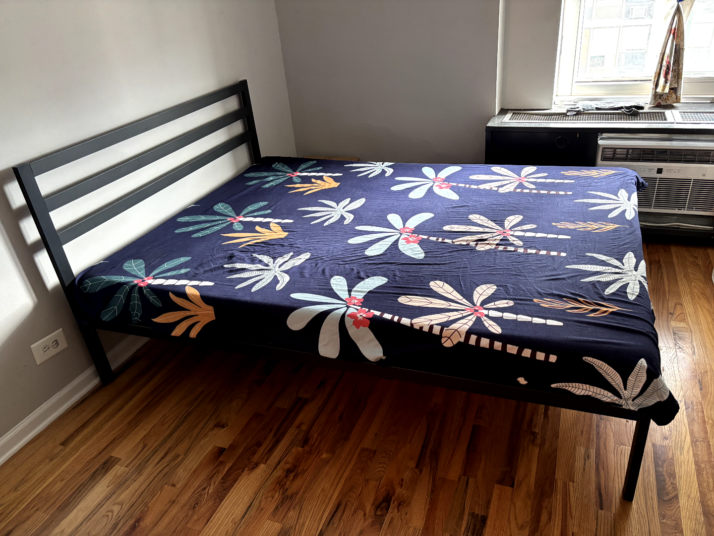 bed frame with memory foam mattress