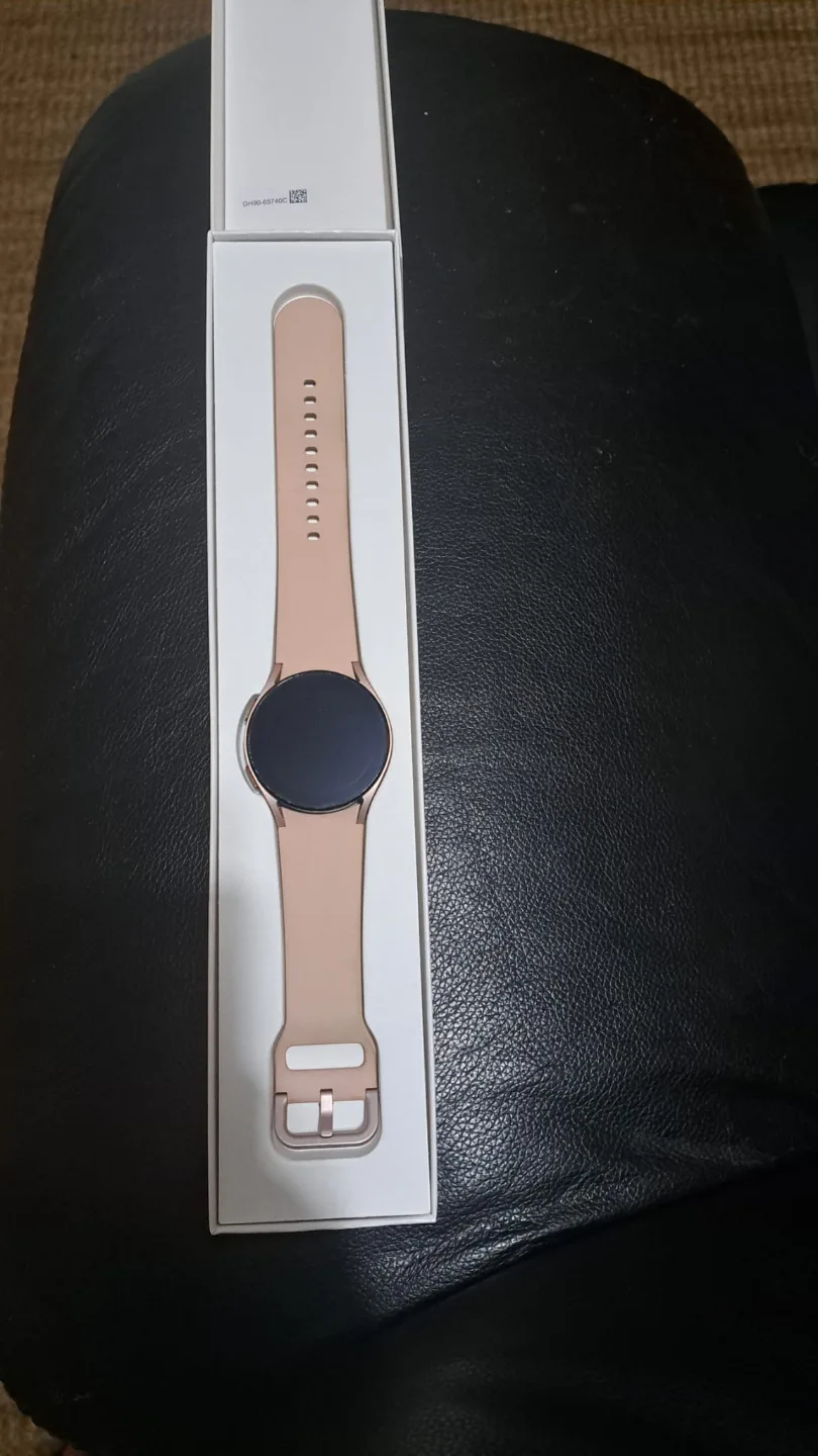 Samsung Galaxy Watch 4 - Rose Gold thumbnail