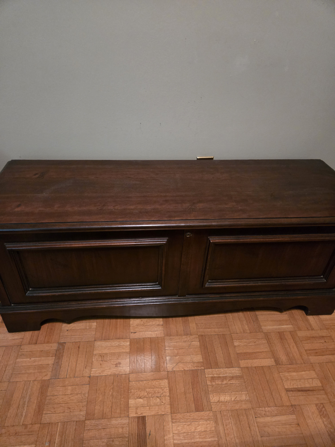 Vintage Lane Cedar Chest