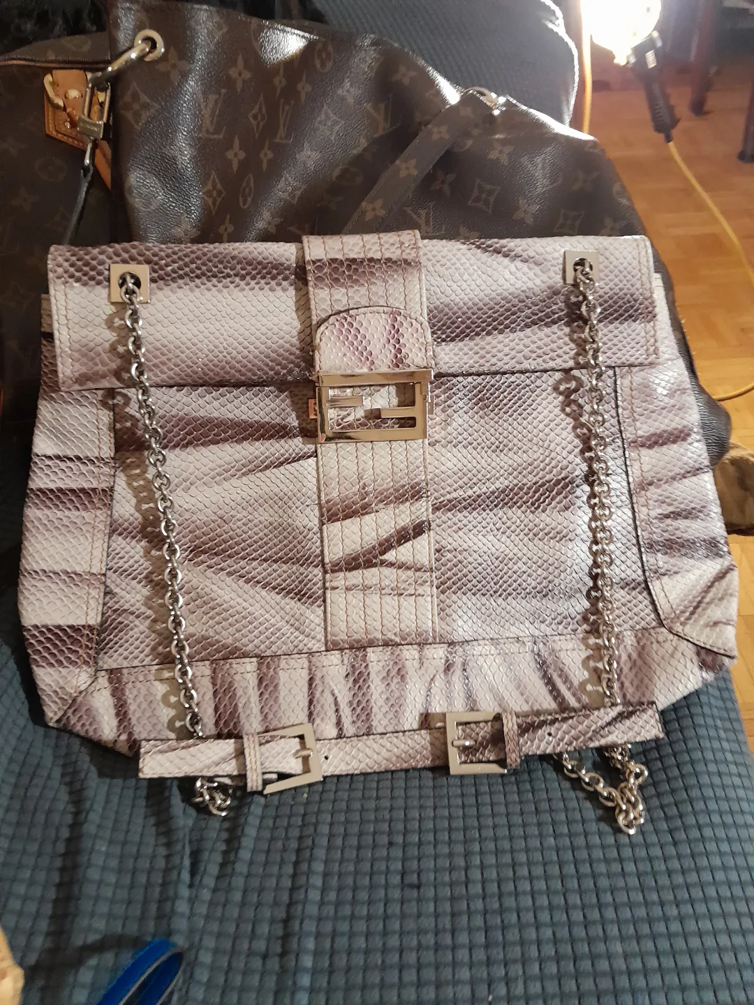 FENDI  Snakeskin Chain handbag Bag image indicator(2)