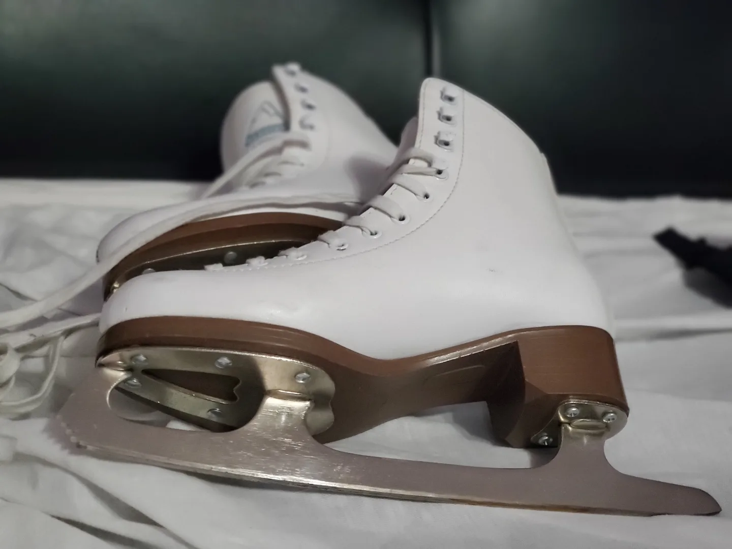 Figure Skates - Size 5 image indicator(7)