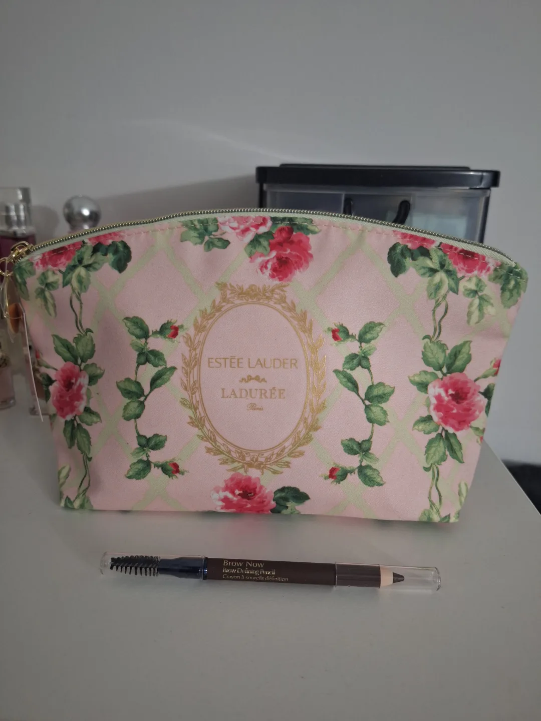 Estée Lauder Makeup Bag &  Brow Pencil thumbnail