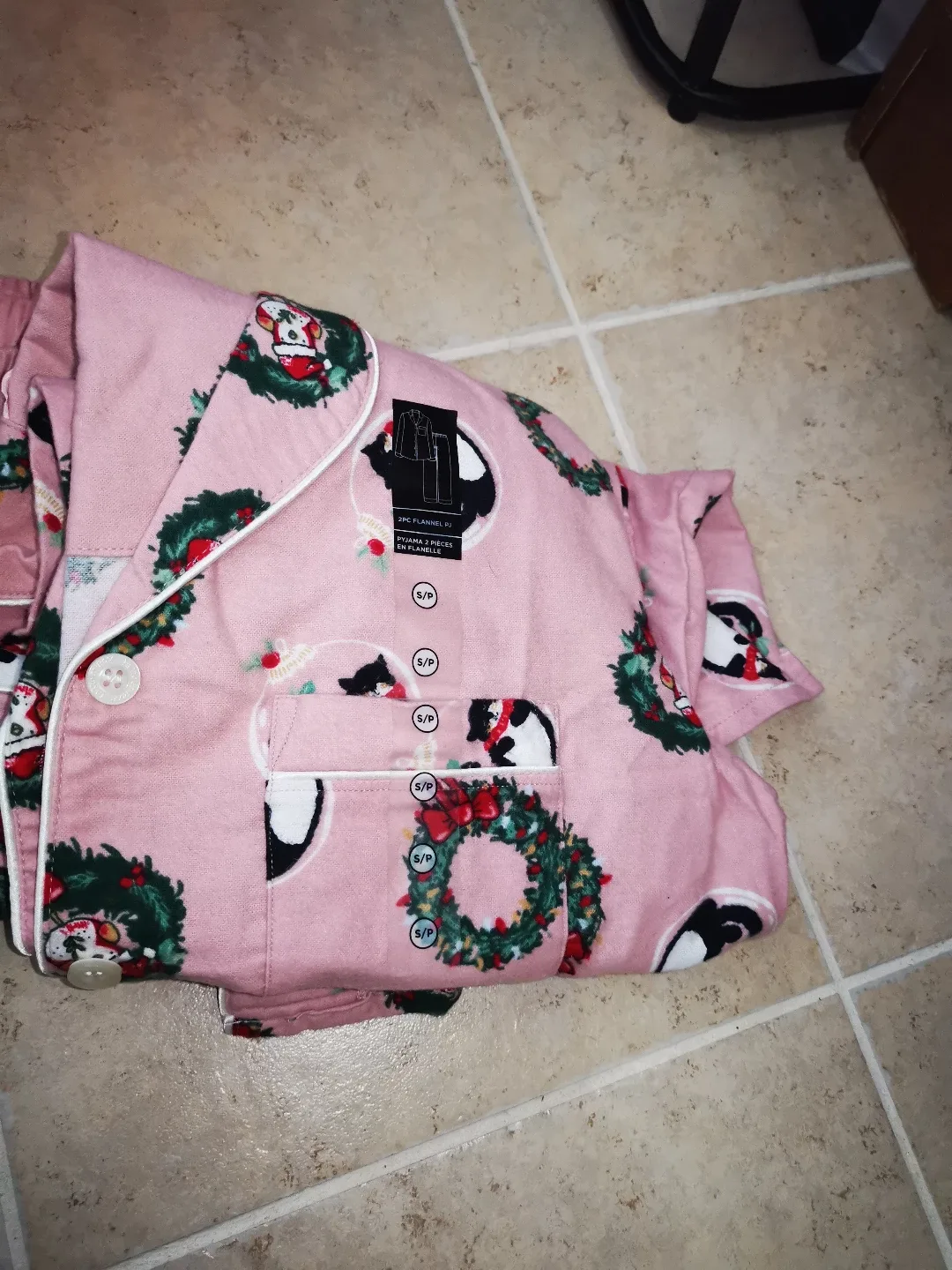 La Vie en Rose Women's Size Small Pink Christmas Pajamas image indicator(3)