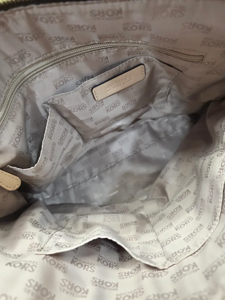 Michael Kors Jet Set Travel Tote image indicator(3)