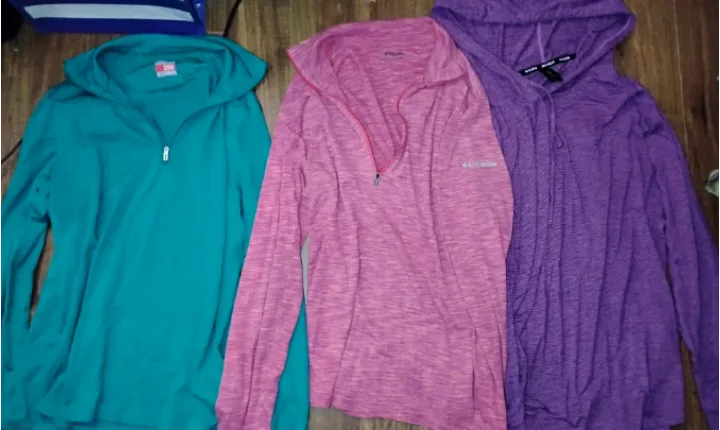 🏒🏒Three women's long sleeve shirts (Large) thumbnail