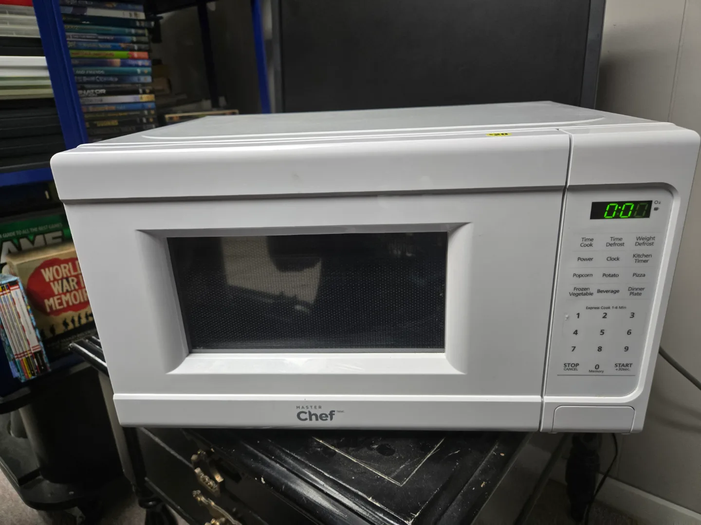 Master Chef 0.7 Cu. Ft. Countertop Microwave thumbnail