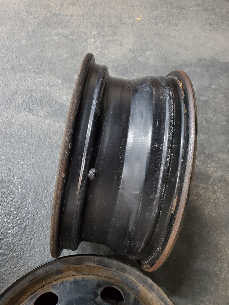 Four steel rims and 4 Mazda plastic hubcaps - photo 3