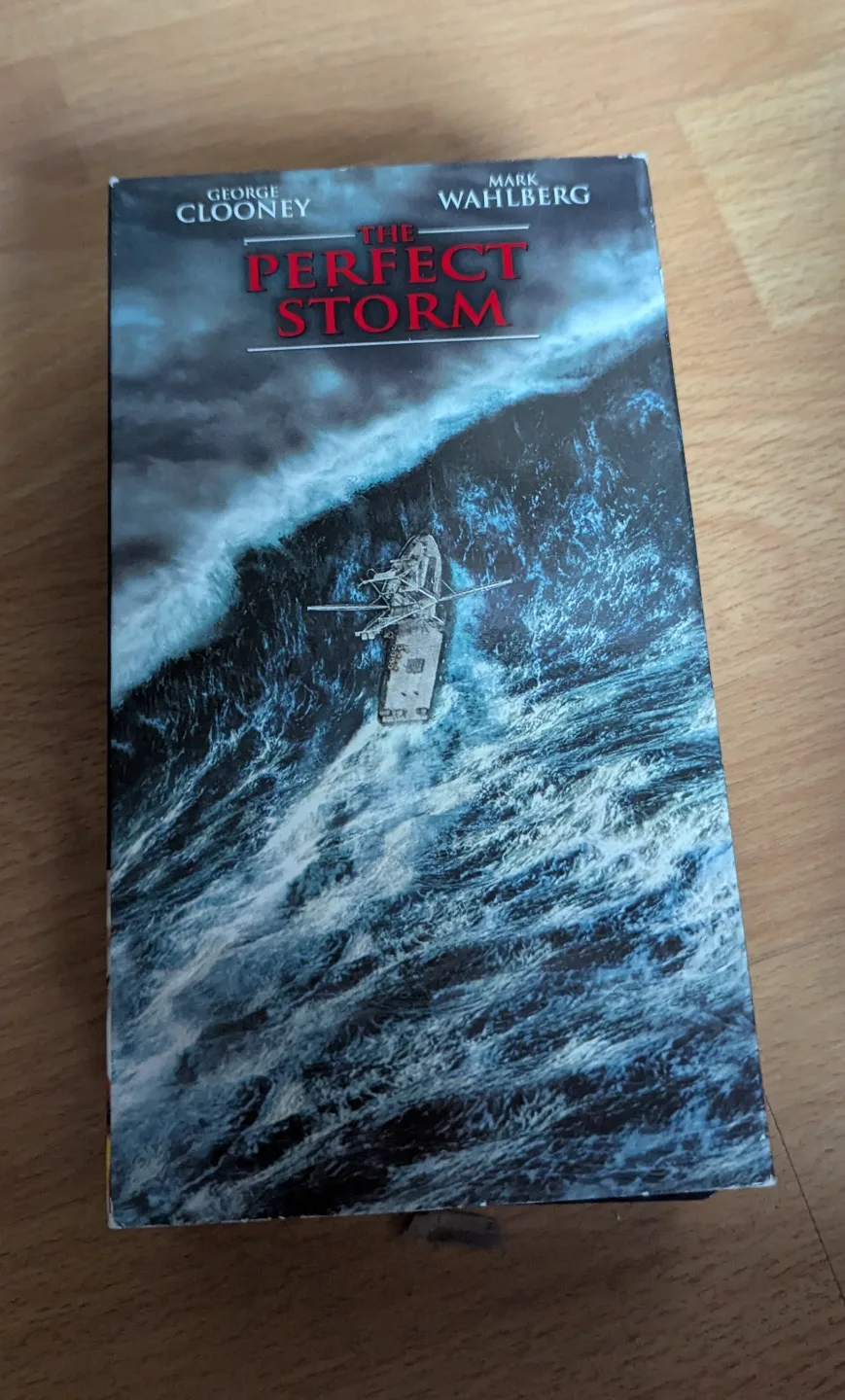 The Perfect Storm VHS Tape - George Clooney & Mark Wahlberg thumbnail