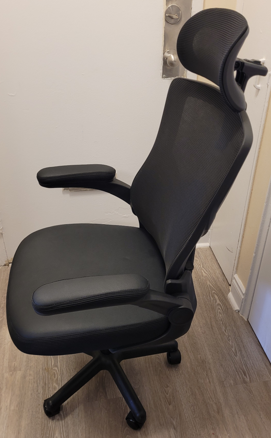 Executive Mesh Office Chair with Headrest - photo 3