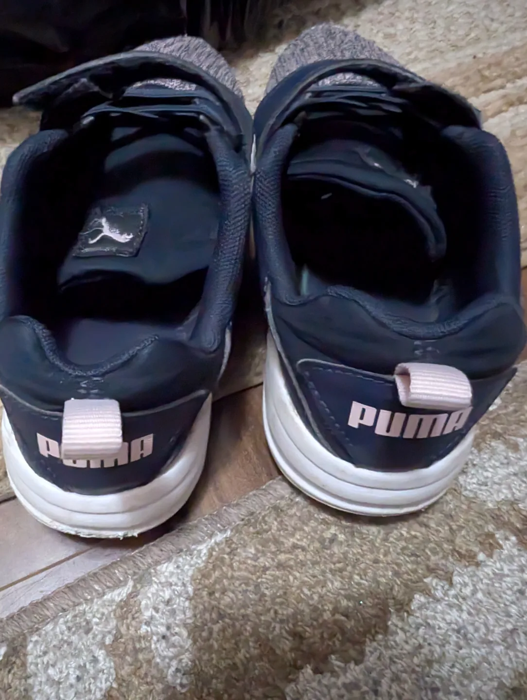 GUC Girls' Puma Running Shoes Size 2 image indicator(2)