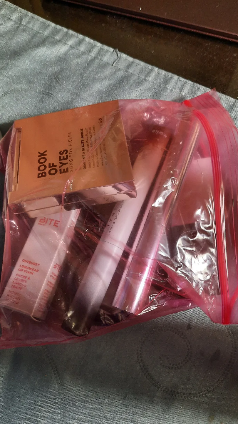 Full make up bag full size thumbnail