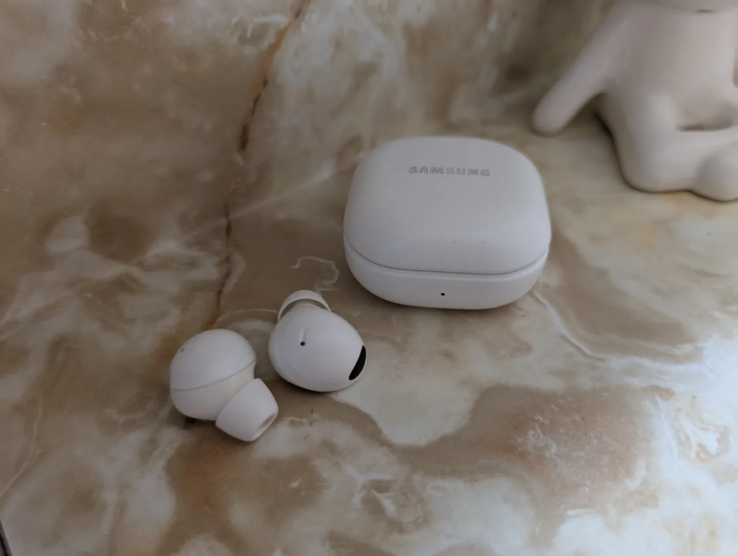 Samsung Galaxy Buds 2 pro White image indicator(4)