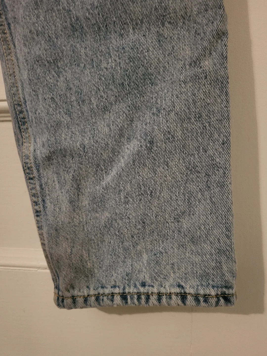 ❣️ Good American Petite 90s Jeans Size 2 Relaxed Fit - 26 x 28 image indicator(9)