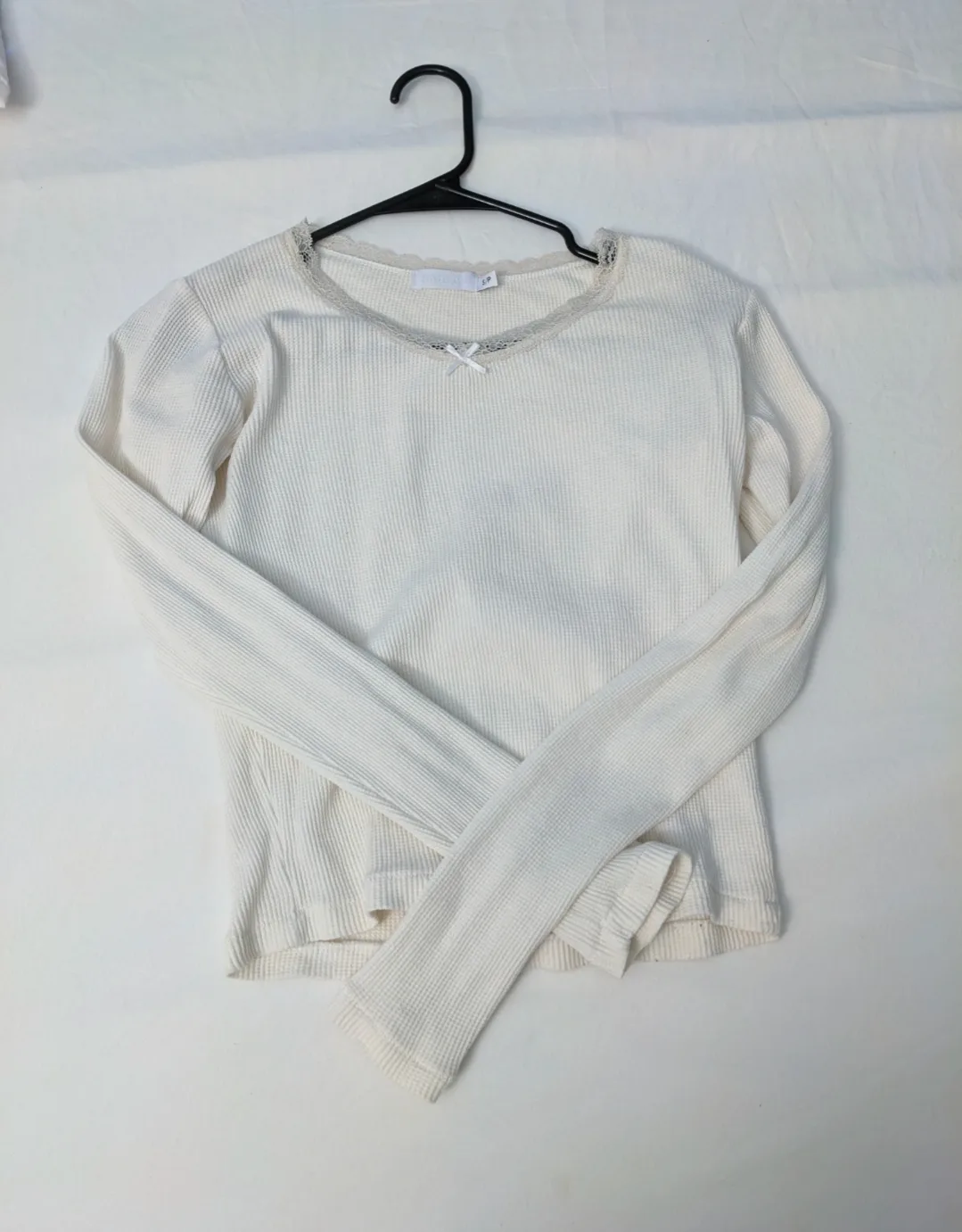 Cream Long-Sleeve Waffle Knit Top with Lace Detail 🏒 thumbnail
