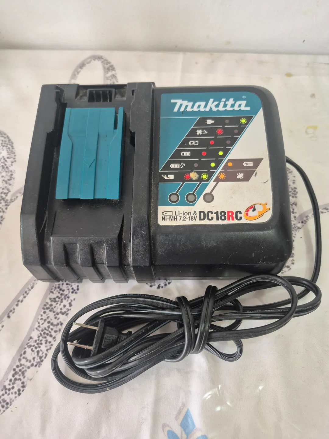 Makita DC18RC Rapid Optimum Charger image indicator(2)