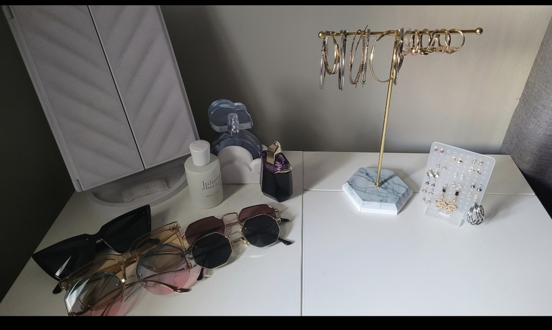 White Dressing Table with Mirror - photo 2