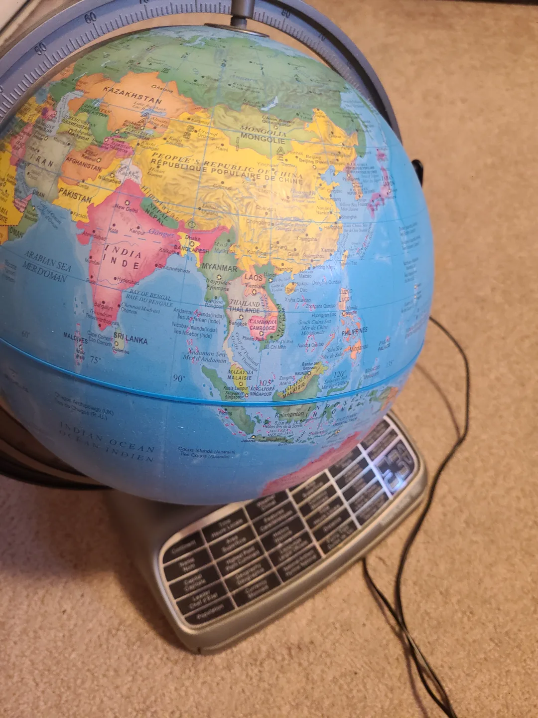 Oregon Scientific SmartGlobe Deluxe Edition Talking Globe image indicator(8)