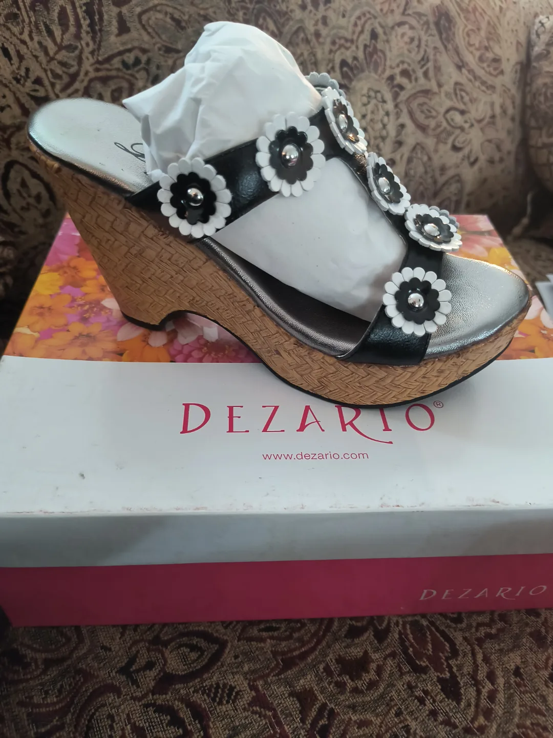 Dezario Women's Size 7 T-Strap Wedge Sandals thumbnail