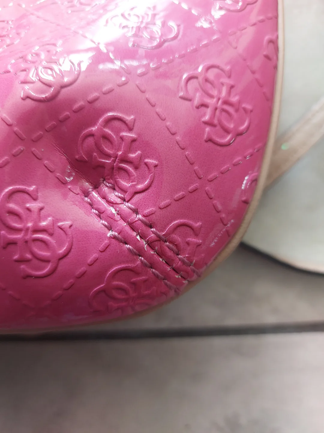 Guess crossbody image indicator(7)