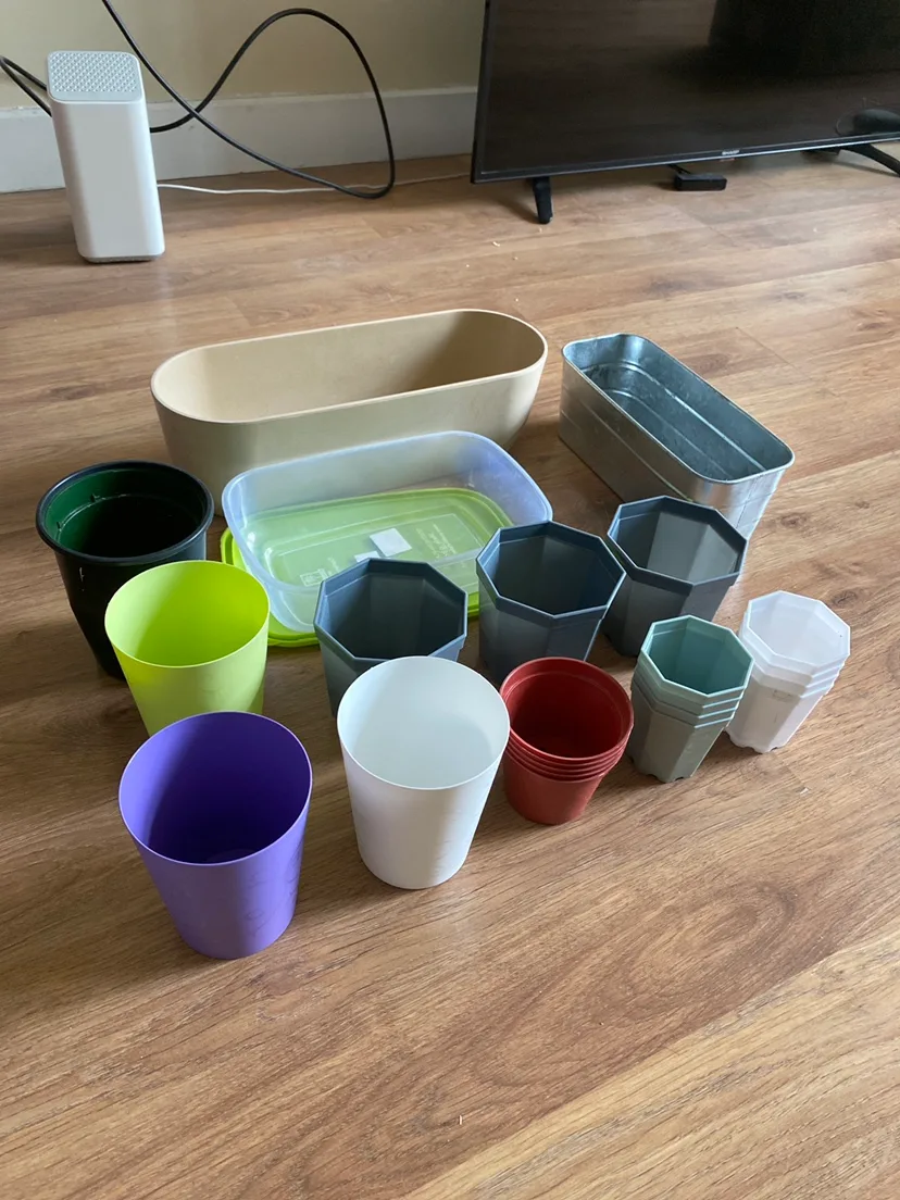 Assorted Plastic Plant Pots and Planters thumbnail
