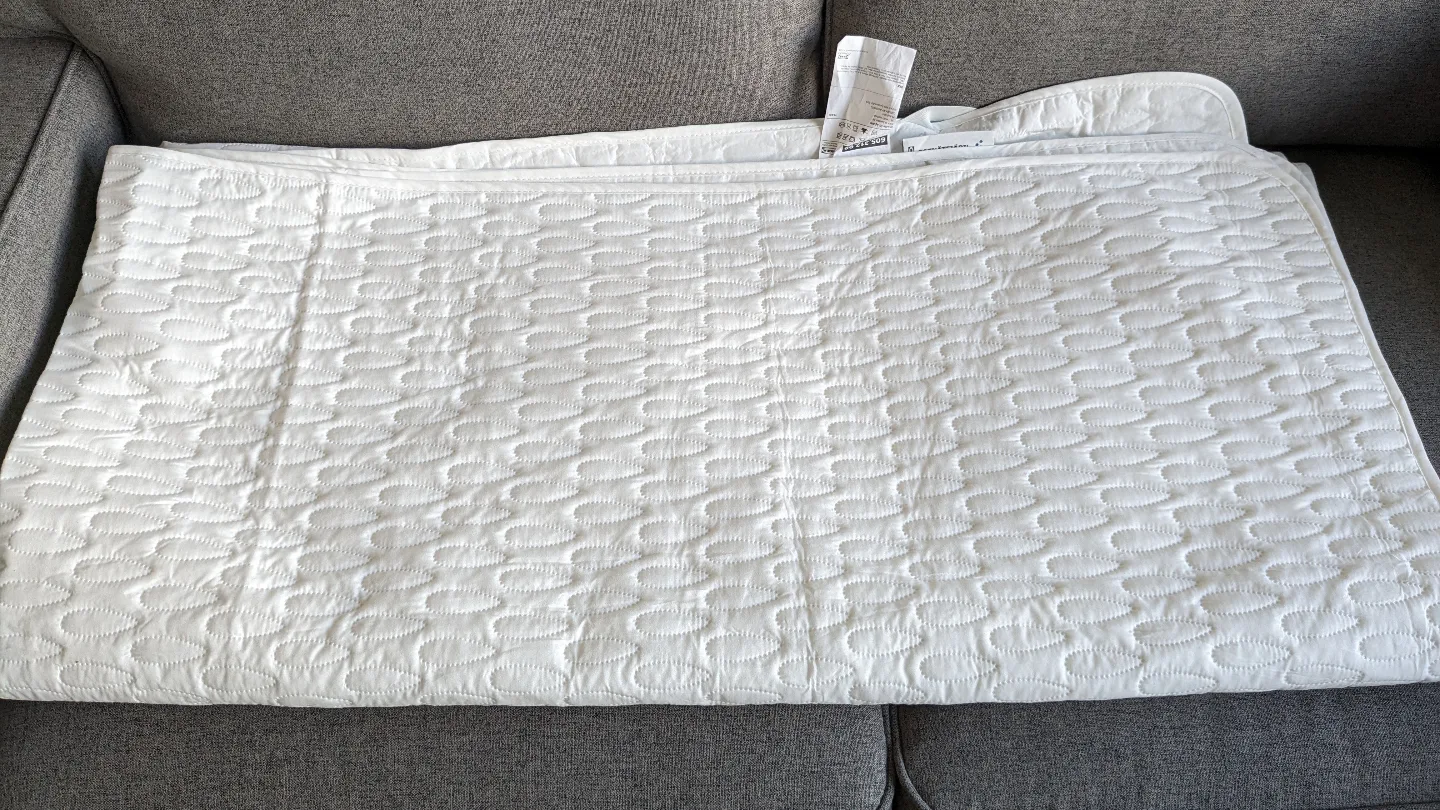 IKEA King Size Mattress Topper - SOTNATJÄRIL thumbnail