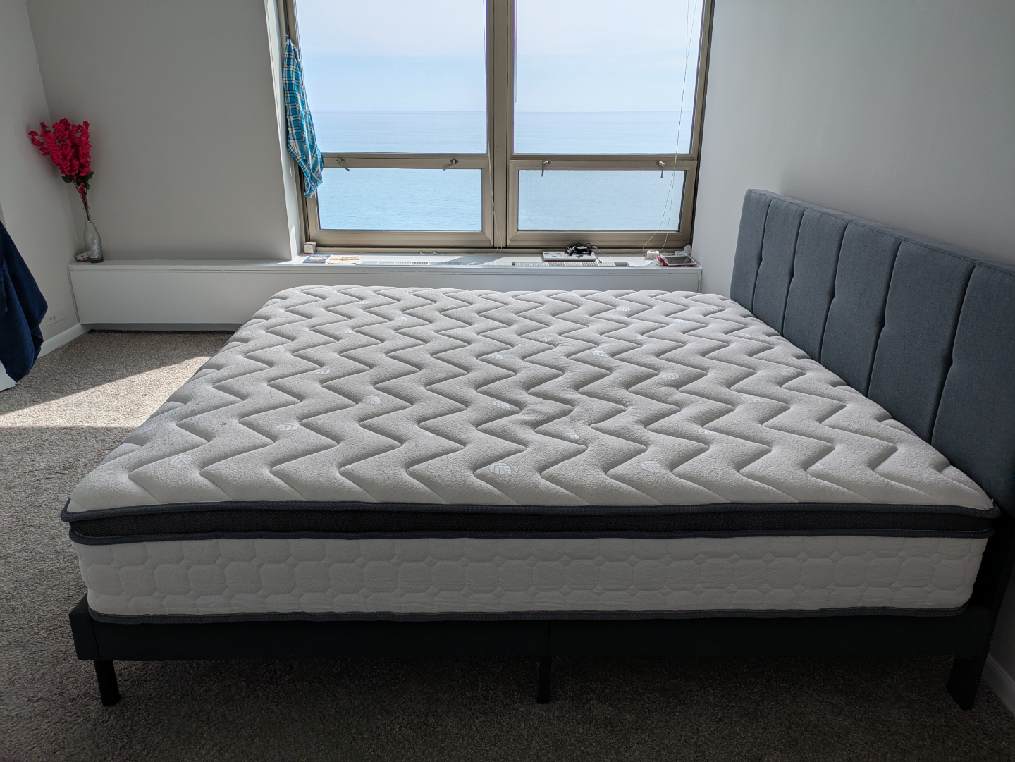 King size mattress - 12" + bedframe