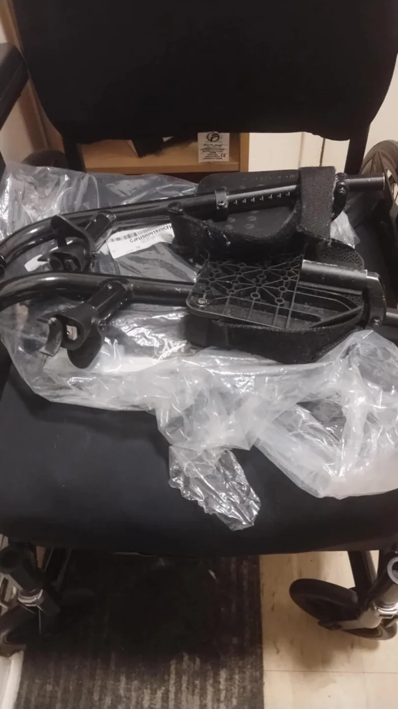 Lightly Used Wheelchair - Excellent Condition image indicator(4)