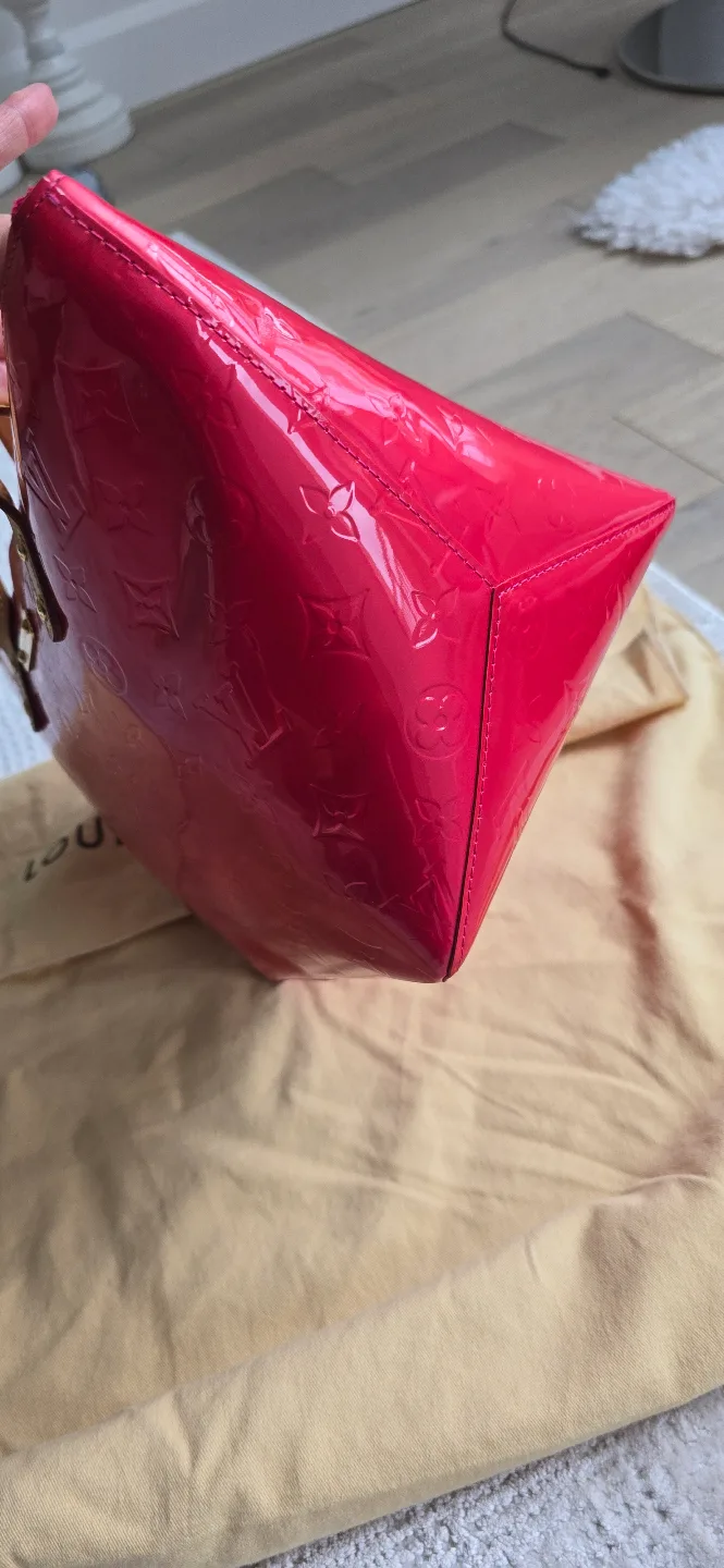 Authentic Louis Vuitton image indicator(2)