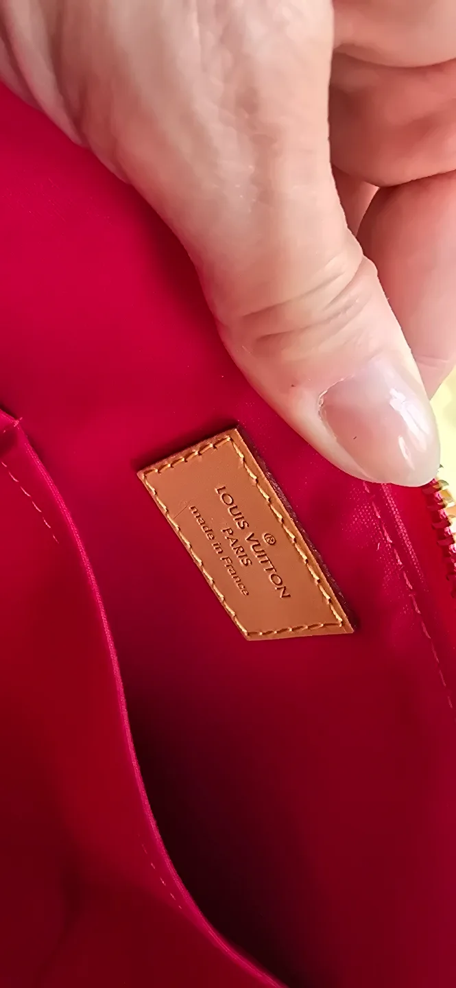 Authentic Louis Vuitton image indicator(8)