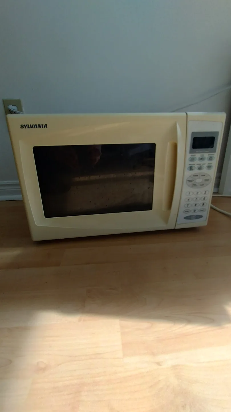 Sylvania Microwave - Beige thumbnail