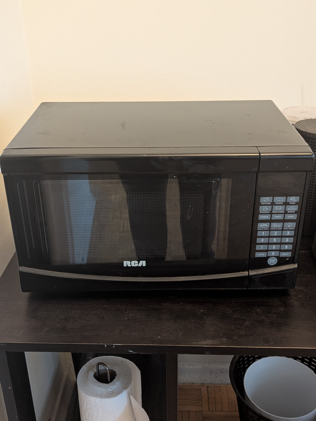 RCA  Black Microwave