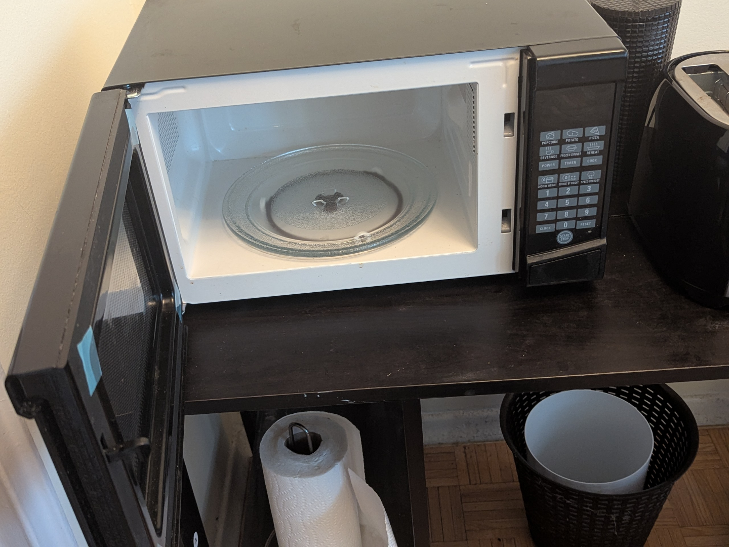 RCA  Black Microwave - photo 2