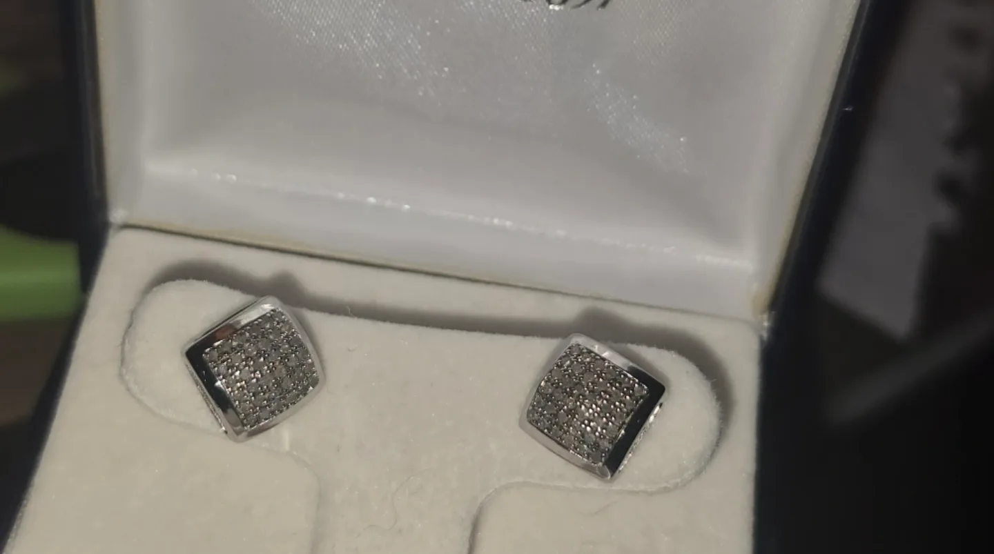 Diamond Earrings Unisex image indicator(5)