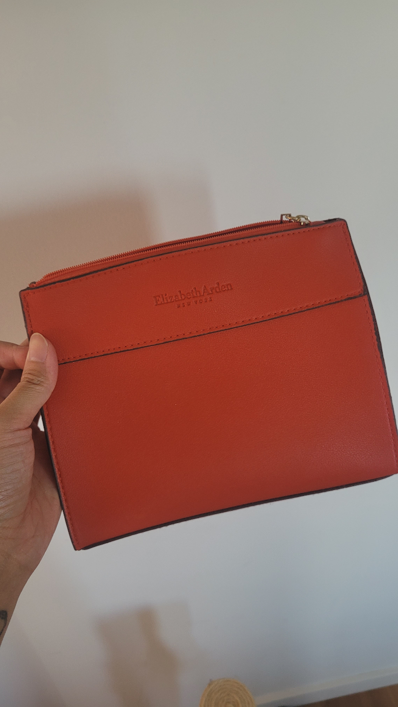 🧡 FREE Cosmetic Pouch